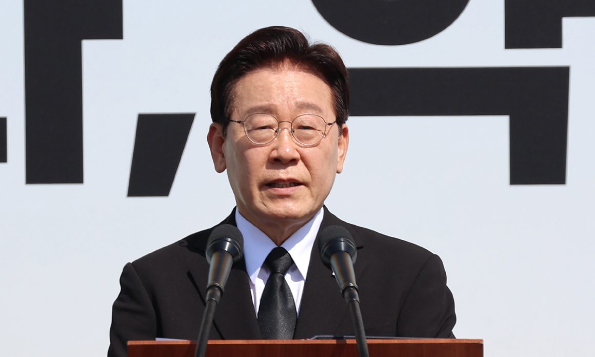 On the 12th anniversary of the Sewol ferry disaster, Lee said, “We will create a country that protects its people.” Nodo: “We will create a safe society” [Today Yeouido Sketch]