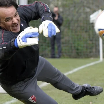 CC wettet mit Serey Dié und hext als Goalie gegen seinen Mittelfeld-Star