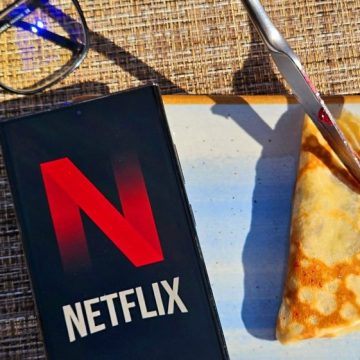 Netflix pregătește un feed video vertical, ca pe TikTok, și pariază tot mai mult pe AI