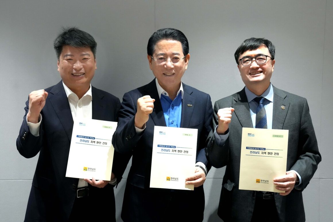 Governor Kim Young-rok proposes financial support for the integrated special city to the Ministry of Planning and Budget.