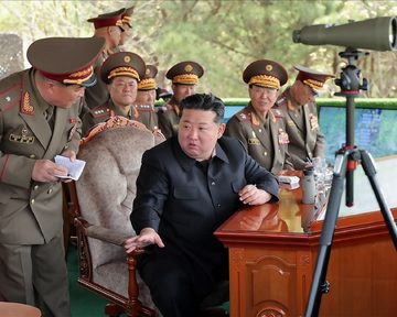 Kim Jong-un observes mortar firing on April 25… Thoughtful Armed Order