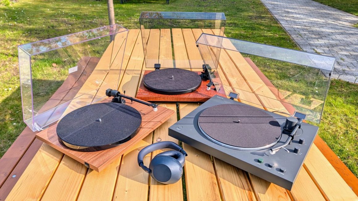 heise+ | Drei Plattenspieler mit Bluetooth ab 240 Euro im Test