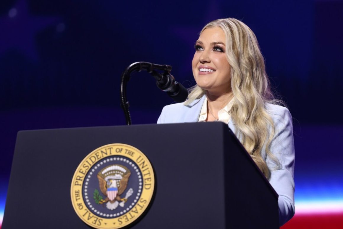 Erika Kirk, acuzată că ar profita de incidentul armat de la Washington pentru a obține susținere. „Ceva nu se leagă”