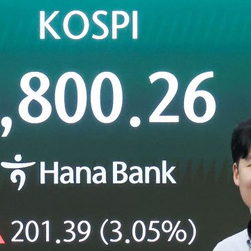 kospi-breaks-through-6800-intraday-breaking-record-high-sk-hynix-up-7.jpg KOSPI breaks through 6800 intraday, breaking record high… SK Hynix up 7%