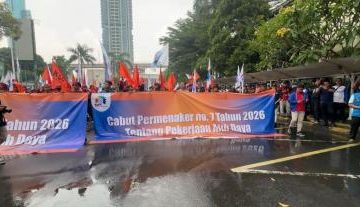 rain-does-not-dampen-workers-demonstration-in-front-of-ministry-of-manpower-building.jpg Rain does not dampen workers’ demonstration in front of Ministry of Manpower building