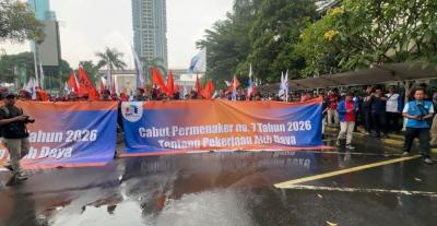 rain-does-not-dampen-workers-demonstration-in-front-of-ministry-of-manpower-building.jpg Rain does not dampen workers’ demonstration in front of Ministry of Manpower building