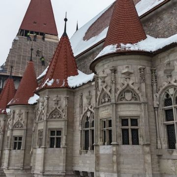 Orasele din Romania descrise drept „moarte, fără viitor, plictisitoare”. „Cum ieși din județ, cum ai dublul minimului pe economie”