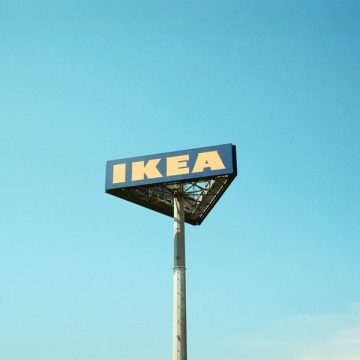 „Mi-au spus să renunț”. O italiancă a câștigat procesul cu IKEA, după ce gigantul suedez i-a folosit fără acord una dintre lucrări