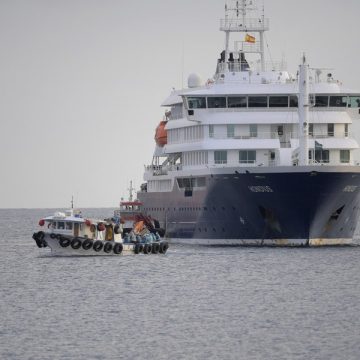 American confirmat cu hantavirus, transportat în condiții speciale. Alt pasager prezintă simptome
