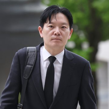 Prosecutor Park Sang-yong, who appeared at the Supreme Prosecutor’s Office, “It’s not true that there was a salmon drinking party. I need a chance to explain myself.”